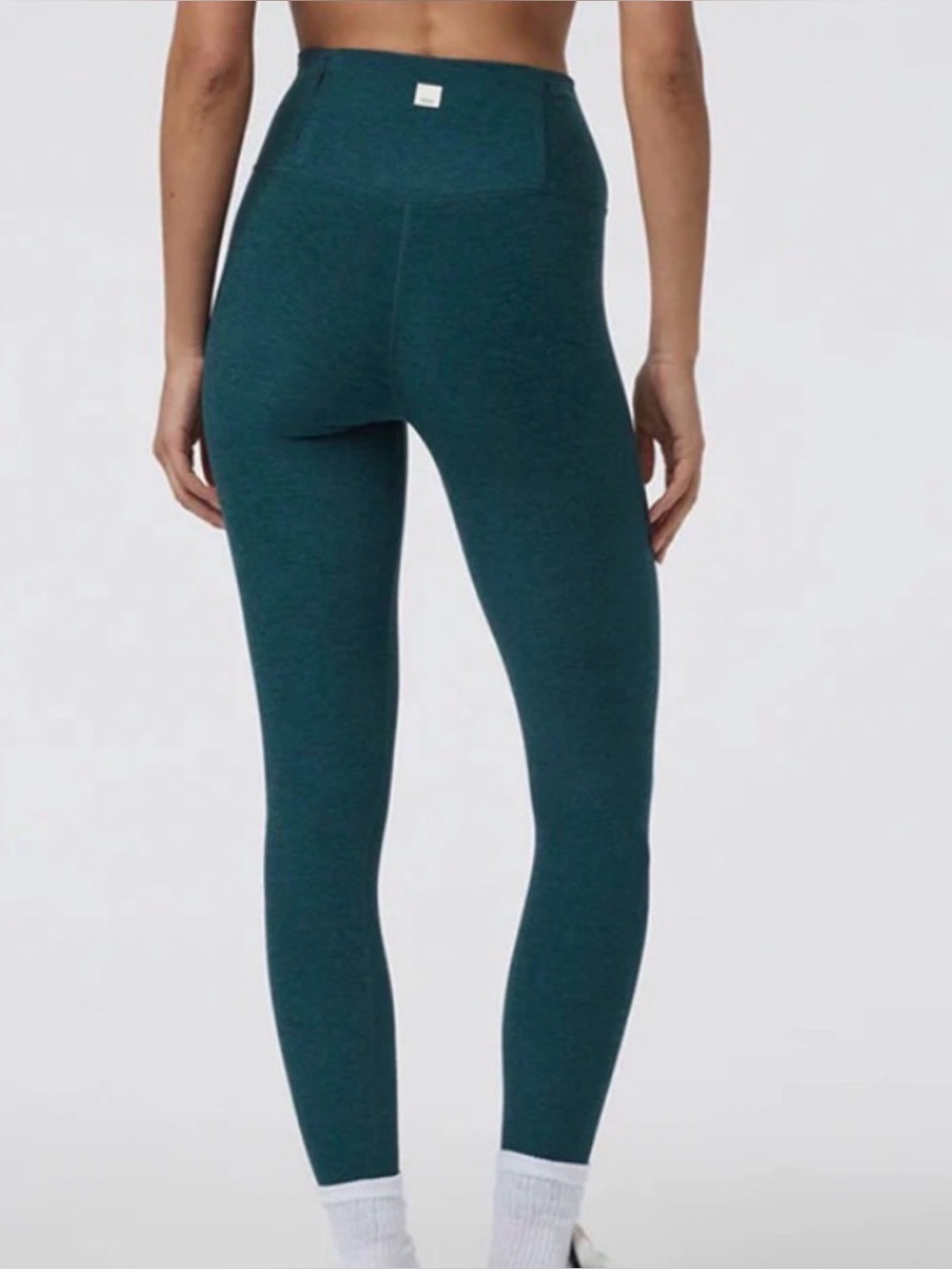 Vuori Clean Elevation Legging Short - Picture 2 of 10